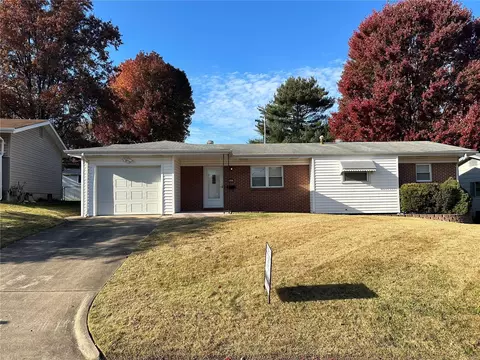 525 Rebecca Dr, Saint Charles, MO 63301