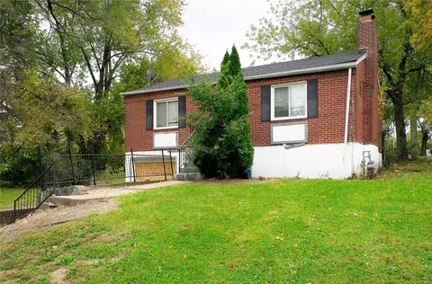 1911 Park Lane Ct, Saint Louis, MO 63136