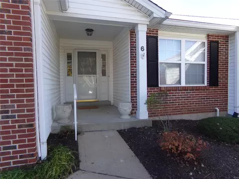 6 Hill Pointe Ct, Saint Charles, MO 63303