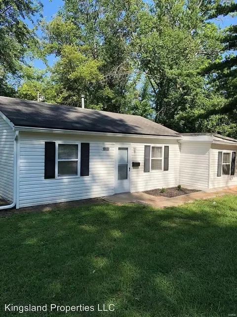 10137 Duke Dr, Saint Louis, MO 63136