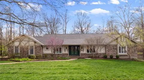 1848 Woodfin Ct, Kirkwood, MO 63122