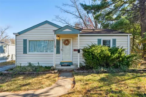 3218 Chaucer Ave, Saint Ann, MO 63074