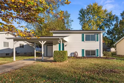 44 Southwinds Dr, Saint Peters, MO 63376