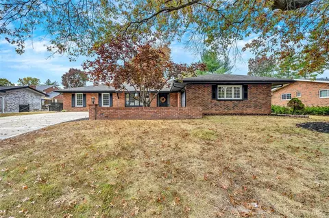 1317 Geders Ln, Saint Louis, MO 63122