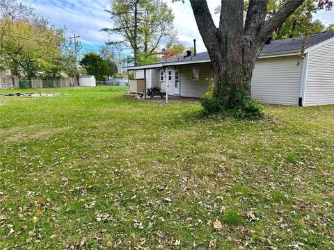 203 Allen Dr, O'fallon, MO 63366 photo 2