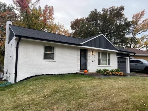 9416 Reavis Barracks Rd, Affton, MO 63123