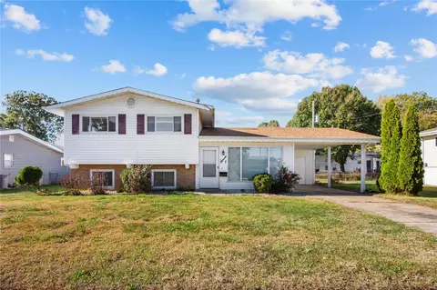 7 Floweridge Ln, Florissant, MO 63031