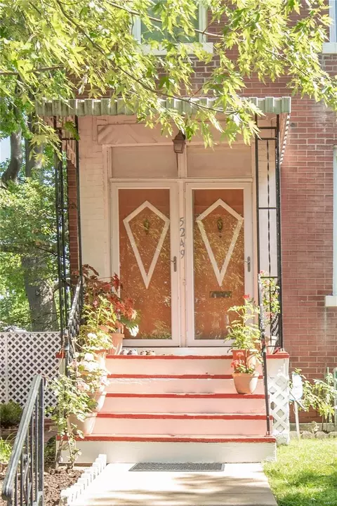 5249 Devonshire Ave, Saint Louis, MO 63109