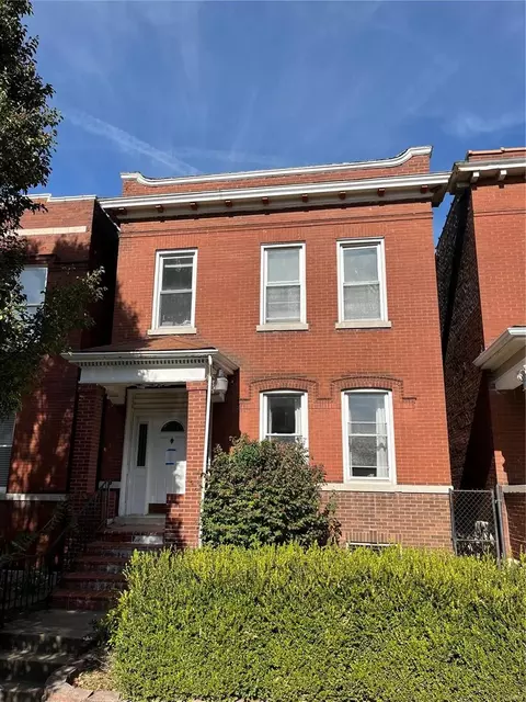2629 Armand Pl, Saint Louis, MO 63104