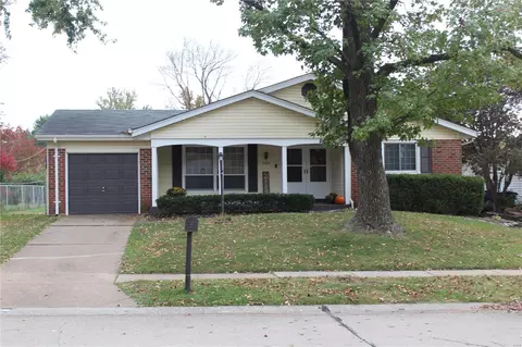 2160 Canterbury Dr, Florissant, MO 63033