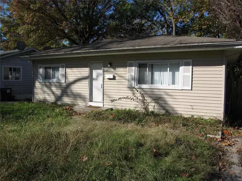 10537 Earl Dr, Saint Louis, MO 63136