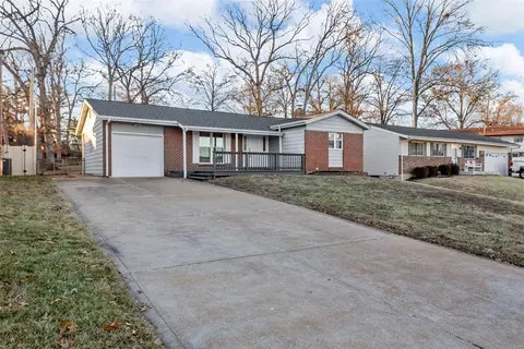 2213 Aventine Dr, Fenton, MO 63026