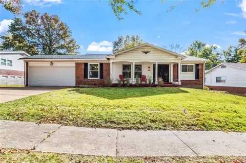 6640 Coventry Dr, Florissant, MO 63033