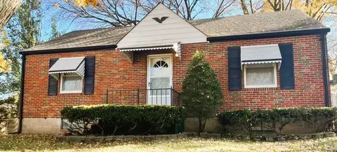 16 Bascom Dr, Saint Louis, MO 63135 photo 2