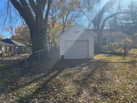 16 Bascom Dr, Saint Louis, MO 63135 photo 28