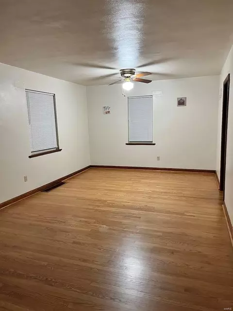 16 Bascom Dr, Saint Louis, MO 63135 photo 5