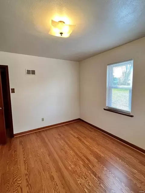 16 Bascom Dr, Saint Louis, MO 63135 photo 14