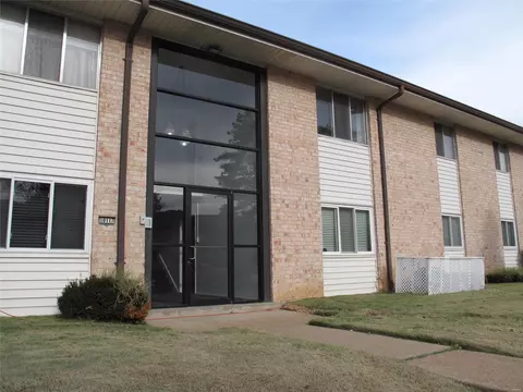 10117 Sakura Dr #F, Saint Louis, MO 63128
