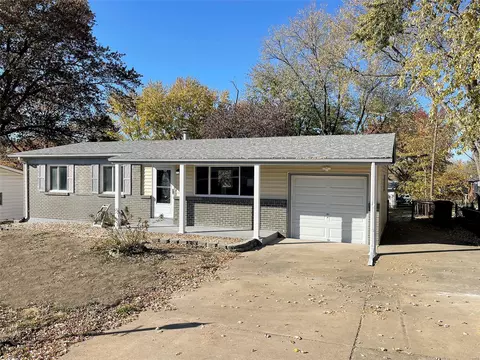 3 Anna Dr, Saint Charles, MO 63304