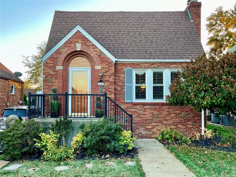 4702 Stone Ave, Saint Louis, MO 63123