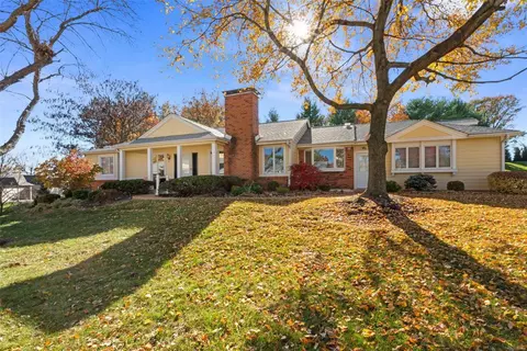 15644 Hedgeford Ct, Chesterfield, MO 63017