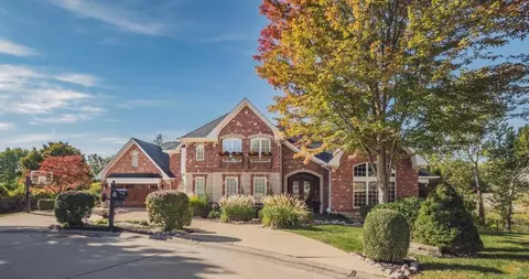 5717 Keller Bend Dr, Saint Louis, MO 63128