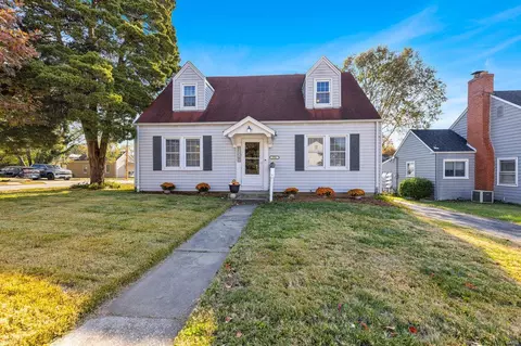 998 Pine St, Saint Charles, MO 63301