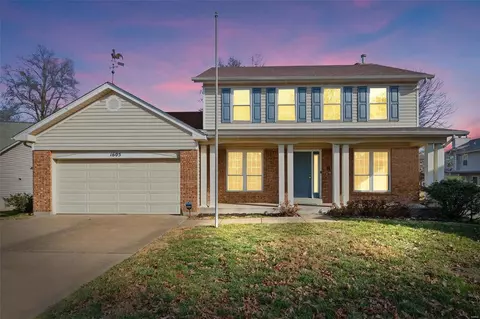 1605 Cobblestone Creek Dr, Florissant, MO 63031
