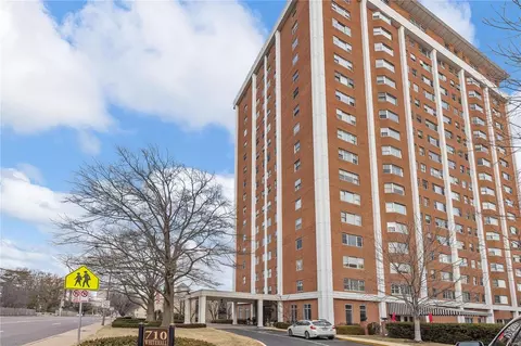 710 S Hanley Rd #6A, Clayton, MO 63105