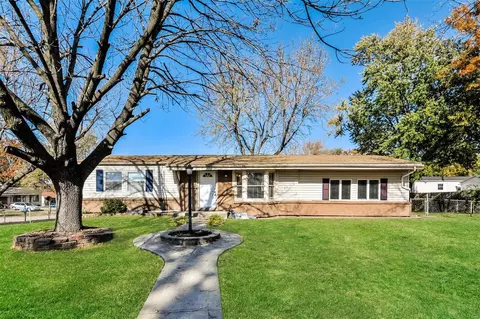 18 Hunting Creek Rd, Saint Peters, MO 63376