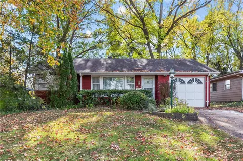 8414 Rosalind Ct, Saint Louis, MO 63114