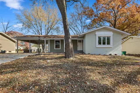 900 Parma Dr, Ballwin, MO 63021 photo 2