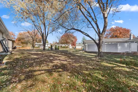 900 Parma Dr, Ballwin, MO 63021 photo 27