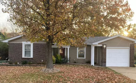 668 Greenbrae Ct, Fenton, MO 63026