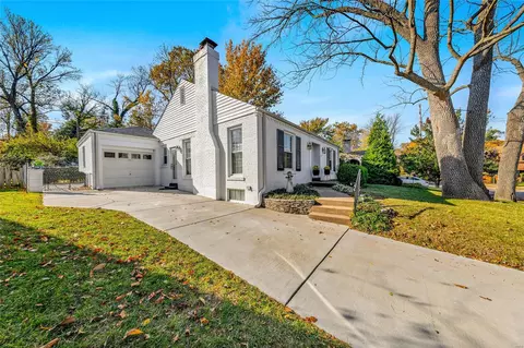 912 Glenmoor Ave, Saint Louis, MO 63122