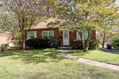 3512 Westridge Ln, Saint Ann, MO 63074