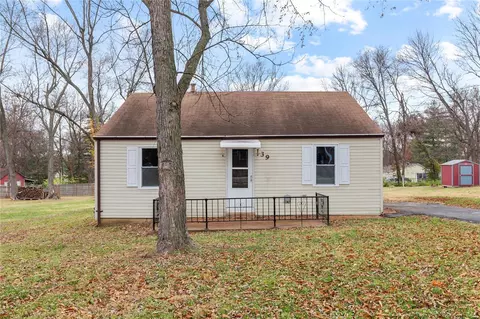 139 Cumberland Ave, Maryland Heights, MO 63043
