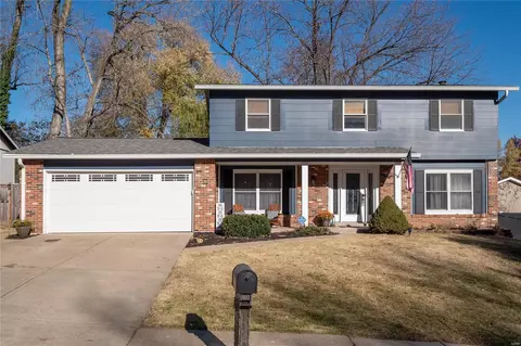 821 Laurel Ln, Saint Charles, MO 63301