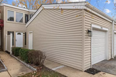 1005 Fairways Dr, Lake Saint Louis, MO 63367