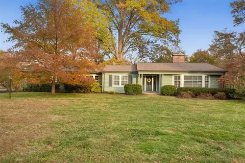 1802 Deer Creek Ln, Ladue, MO 63124