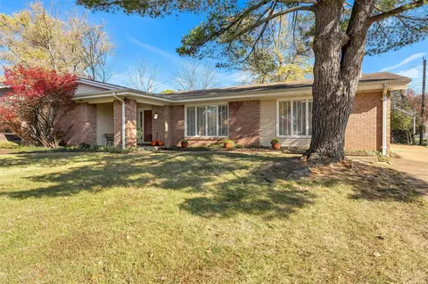 109 Five Meadows Ln, Ballwin, MO 63011