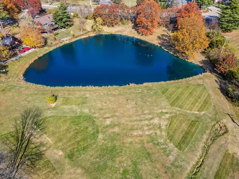 109 Five Meadows Ln, Ballwin, MO 63011 photo 2