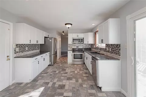 568 Elm Crossing Ct, Ballwin, MO 63021 photo 13