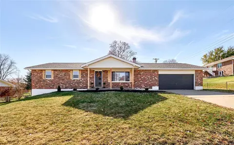 3329 Cottonwood Dr, Saint Charles, MO 63301