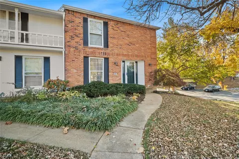 870 Judson Manor Dr, Saint Louis, MO 63141