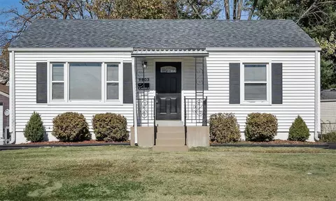 9803 Zykan Dr, Saint Louis, MO 63114