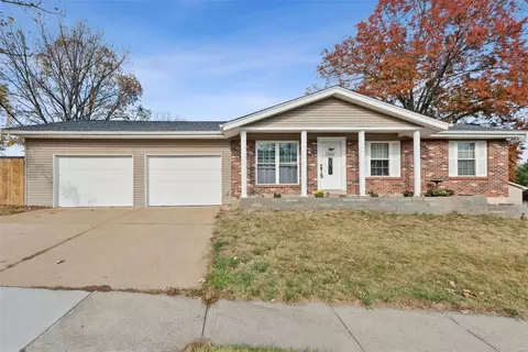 1323 Fenton Hills Rd, Fenton, MO 63026