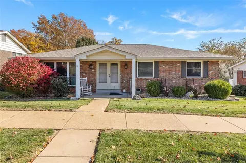4734 Kerth Dr, Saint Louis, MO 63128
