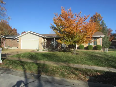 7066 Flower Ln, Saint Louis, MO 63129