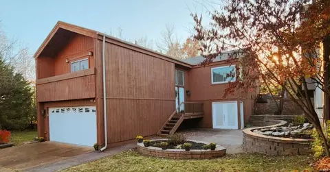 973 Beacon Woods Ct, Manchester, MO 63021